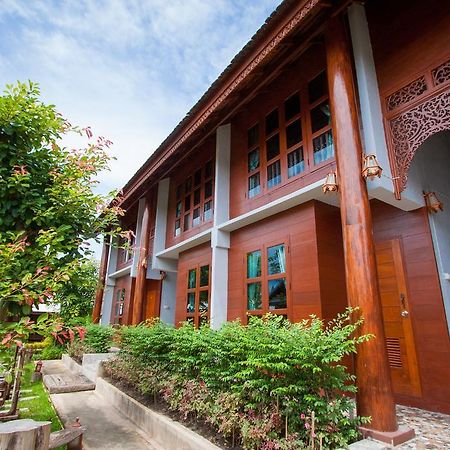 Huan Aumpron Resort Phrae Exterior foto