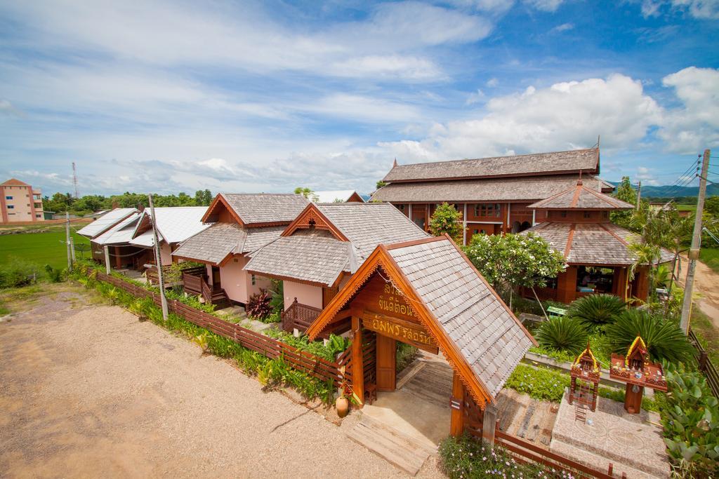 Huan Aumpron Resort Phrae Exterior foto