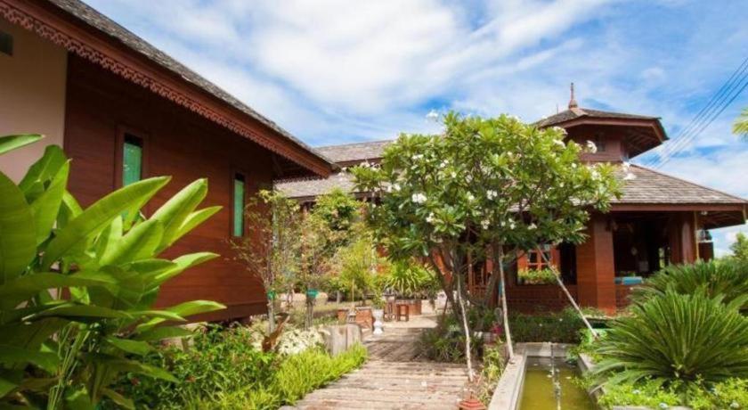 Huan Aumpron Resort Phrae Exterior foto