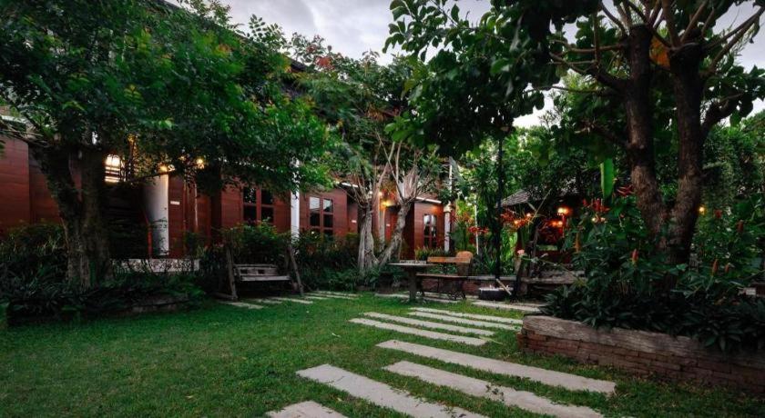 Huan Aumpron Resort Phrae Exterior foto