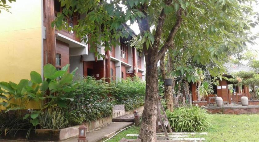 Huan Aumpron Resort Phrae Exterior foto