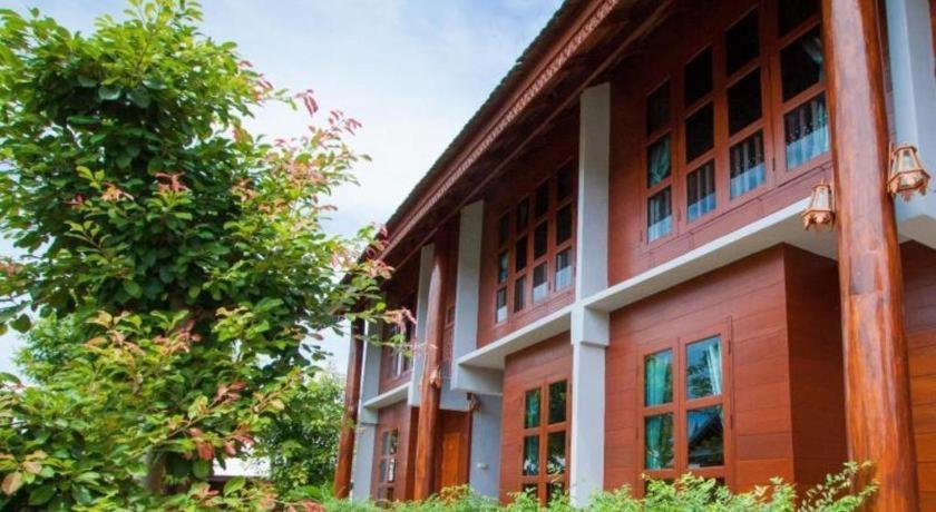 Huan Aumpron Resort Phrae Exterior foto