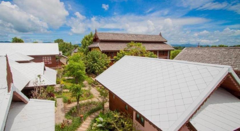 Huan Aumpron Resort Phrae Exterior foto