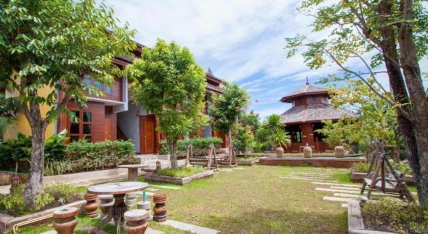 Huan Aumpron Resort Phrae Exterior foto