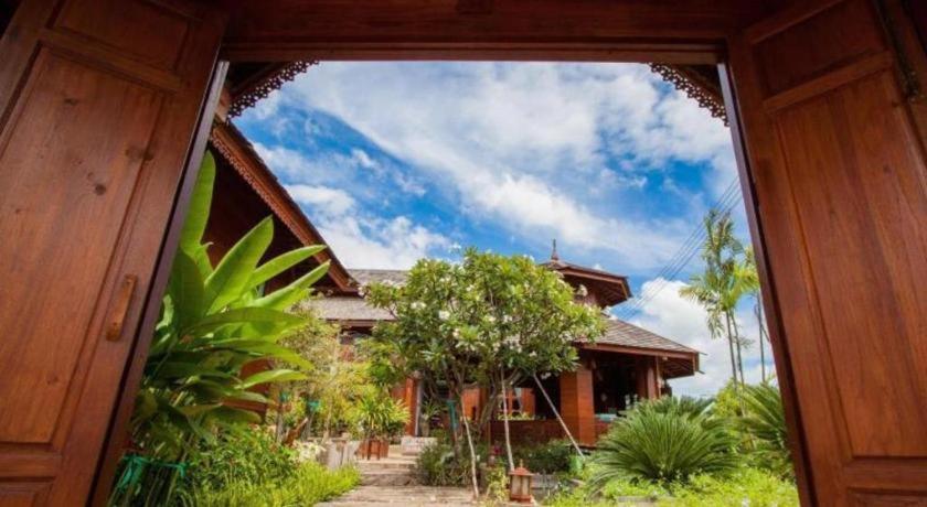Huan Aumpron Resort Phrae Exterior foto