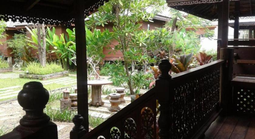 Huan Aumpron Resort Phrae Exterior foto