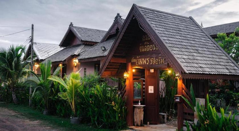 Huan Aumpron Resort Phrae Exterior foto
