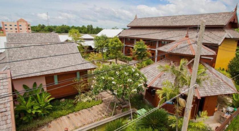 Huan Aumpron Resort Phrae Exterior foto