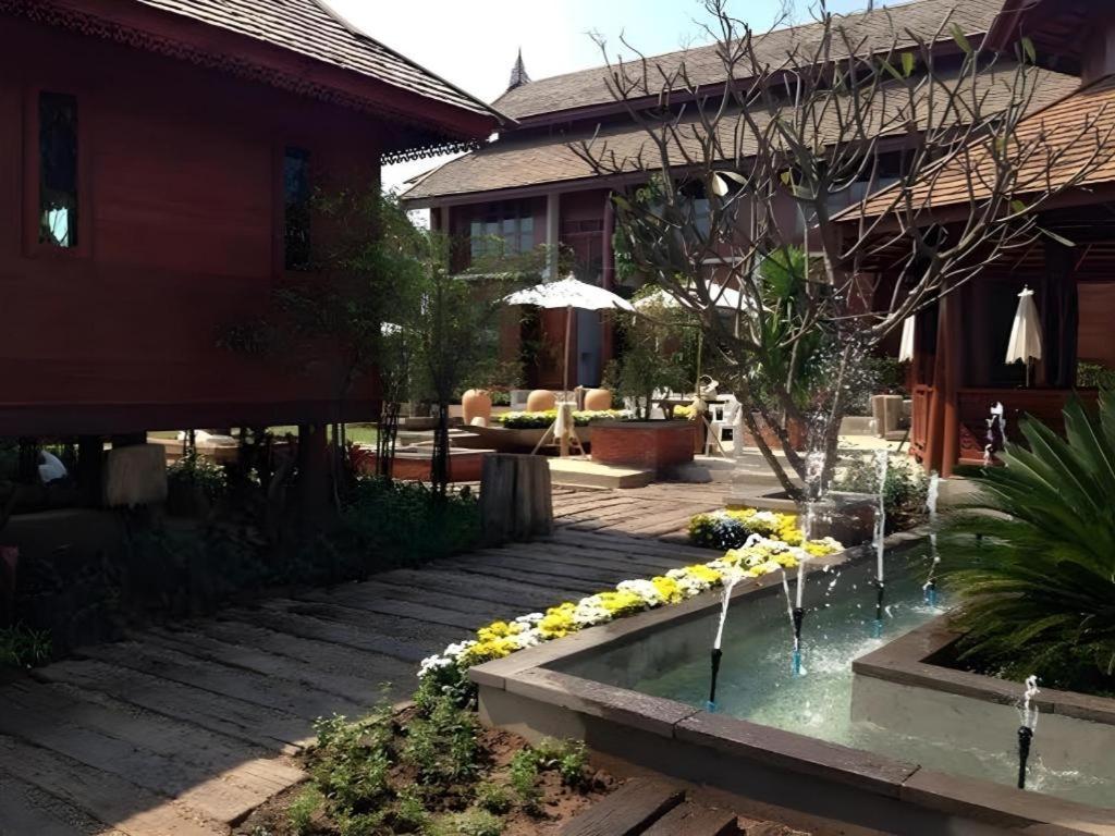 Huan Aumpron Resort Phrae Exterior foto