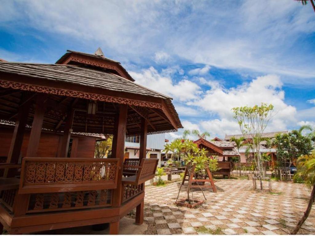 Huan Aumpron Resort Phrae Exterior foto