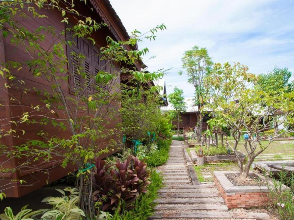Huan Aumpron Resort Phrae Exterior foto