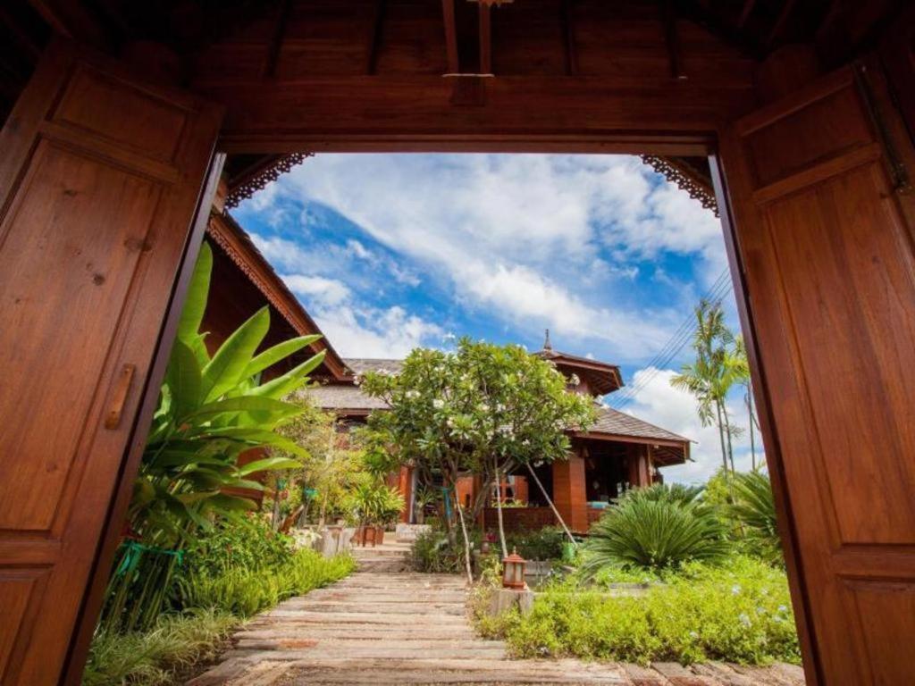 Huan Aumpron Resort Phrae Exterior foto
