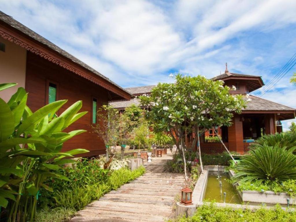 Huan Aumpron Resort Phrae Exterior foto