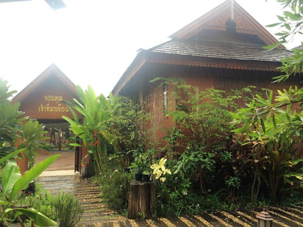 Huan Aumpron Resort Phrae Exterior foto