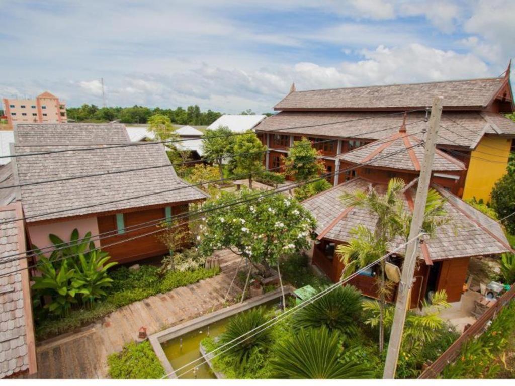 Huan Aumpron Resort Phrae Exterior foto
