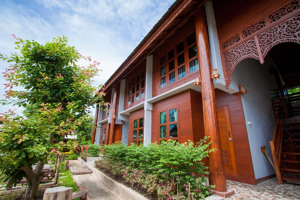Huan Aumpron Resort Phrae Exterior foto
