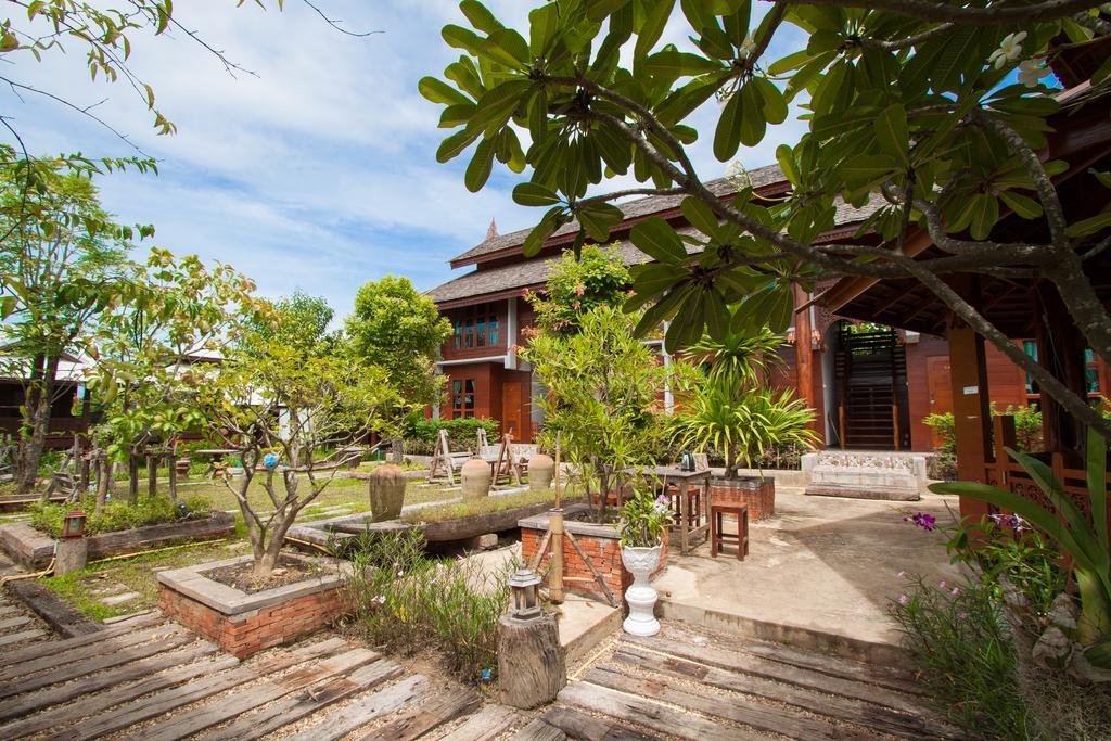 Huan Aumpron Resort Phrae Exterior foto